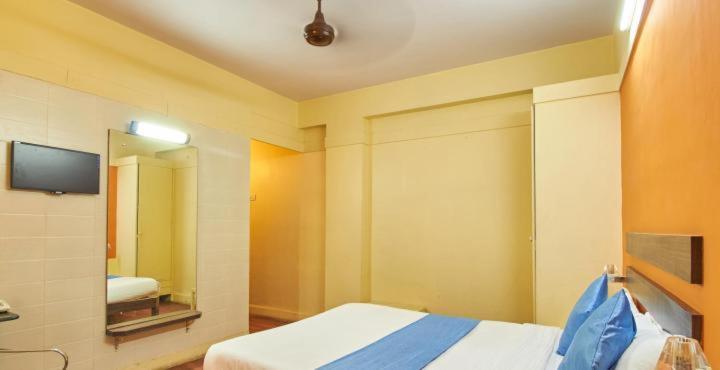 Hotel Golden Palace Pvt Ltd Мумбаи Экстерьер фото