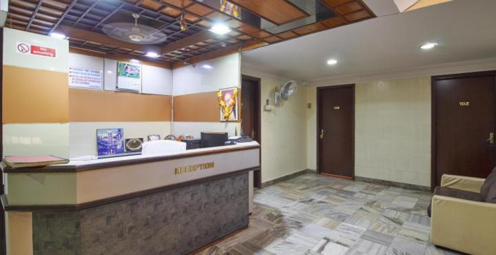 Hotel Golden Palace Pvt Ltd Мумбаи Экстерьер фото