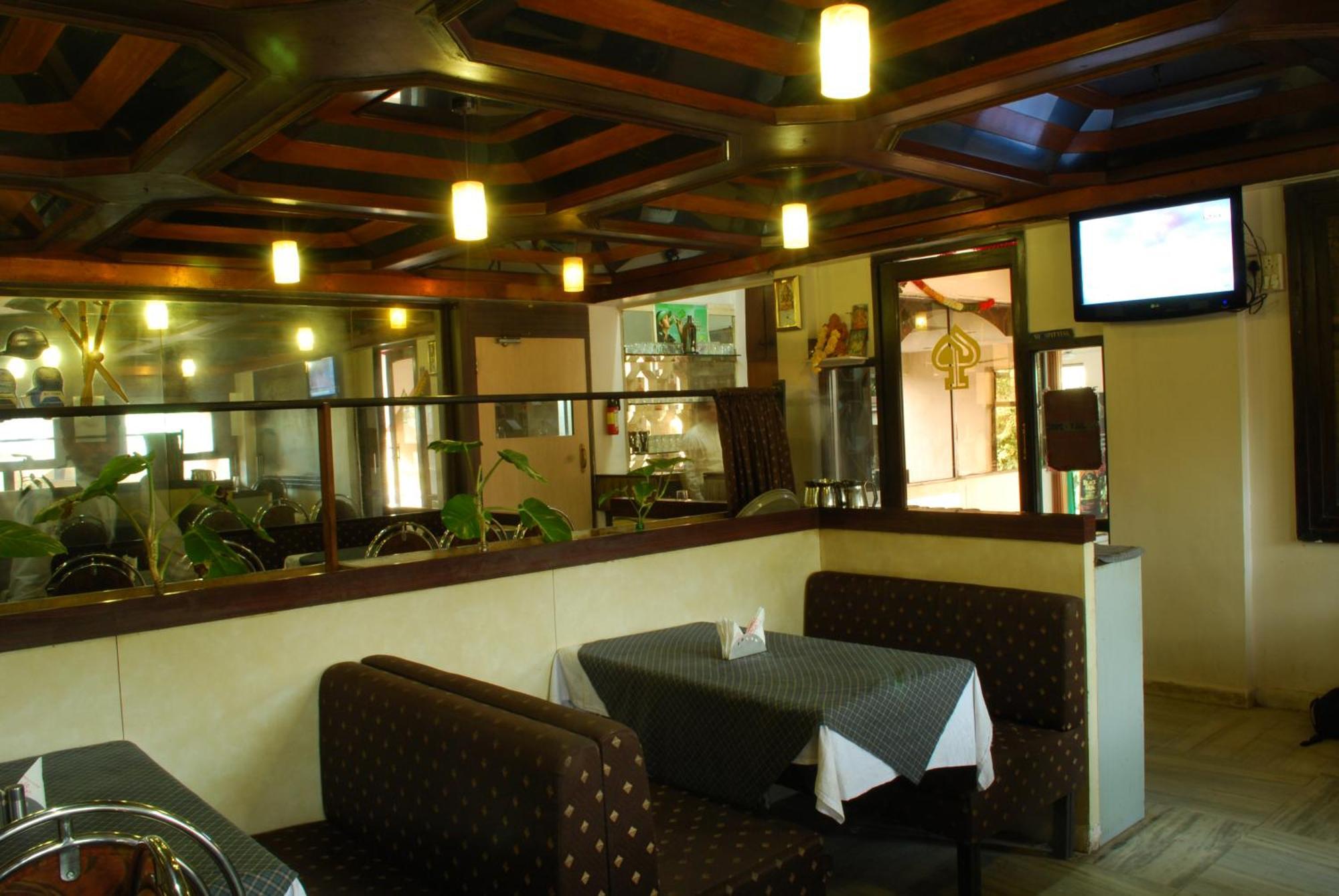 Hotel Golden Palace Pvt Ltd Мумбаи Экстерьер фото